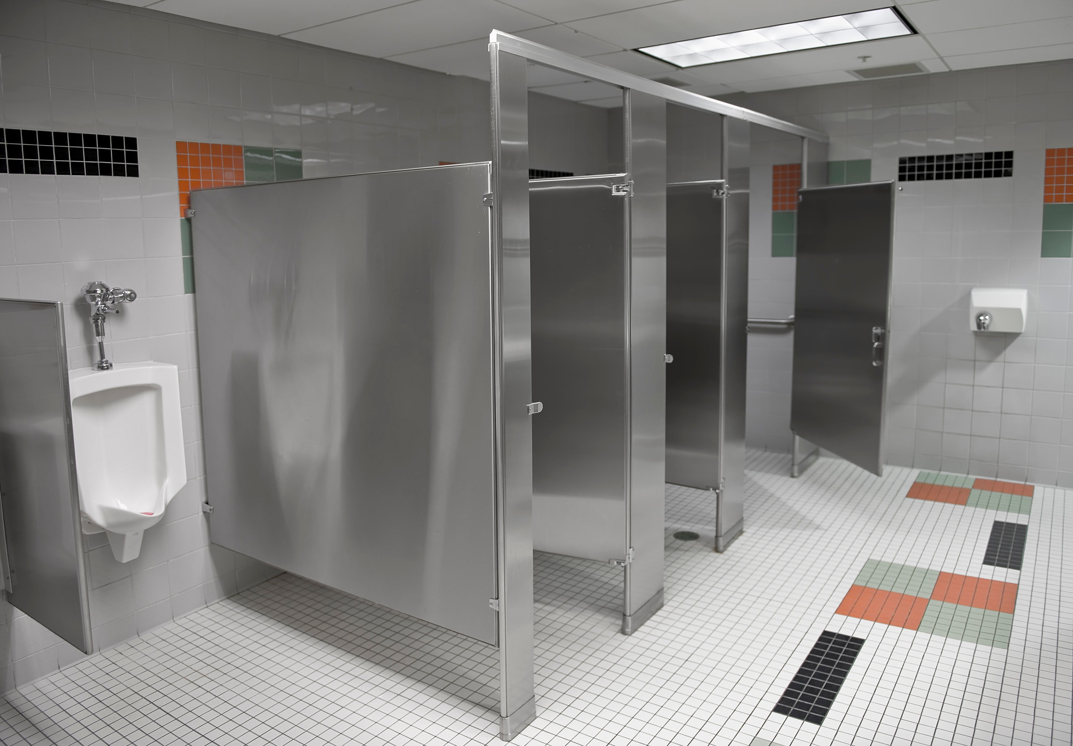 Bathrooms-121077136