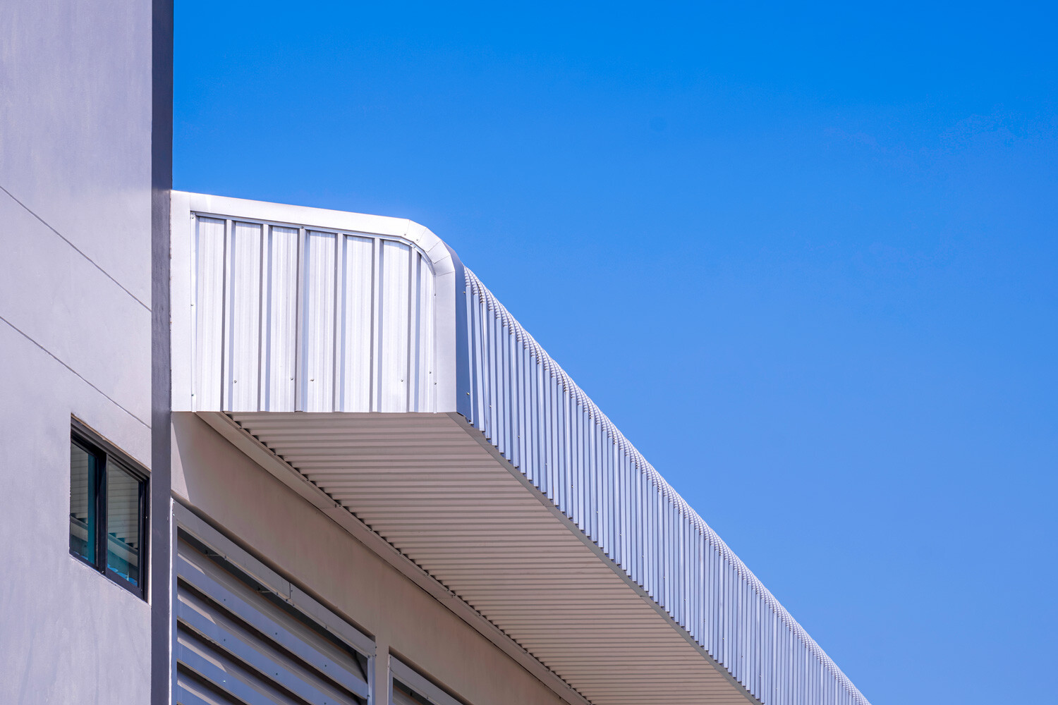 Eaves_691461803